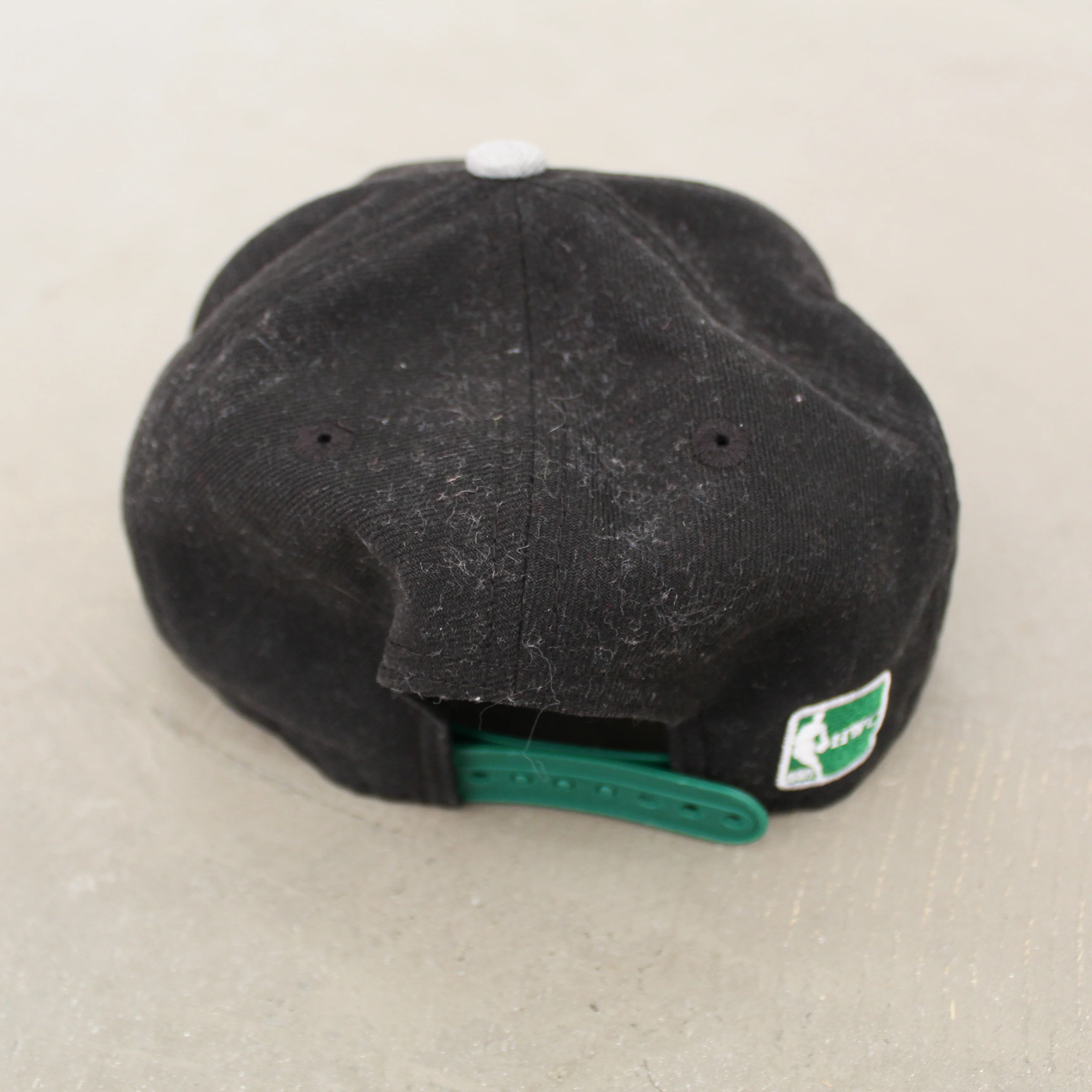 F- Vintage Boston Celtics NBA Mitchell & Ness Text Snapback Hat - Image 3