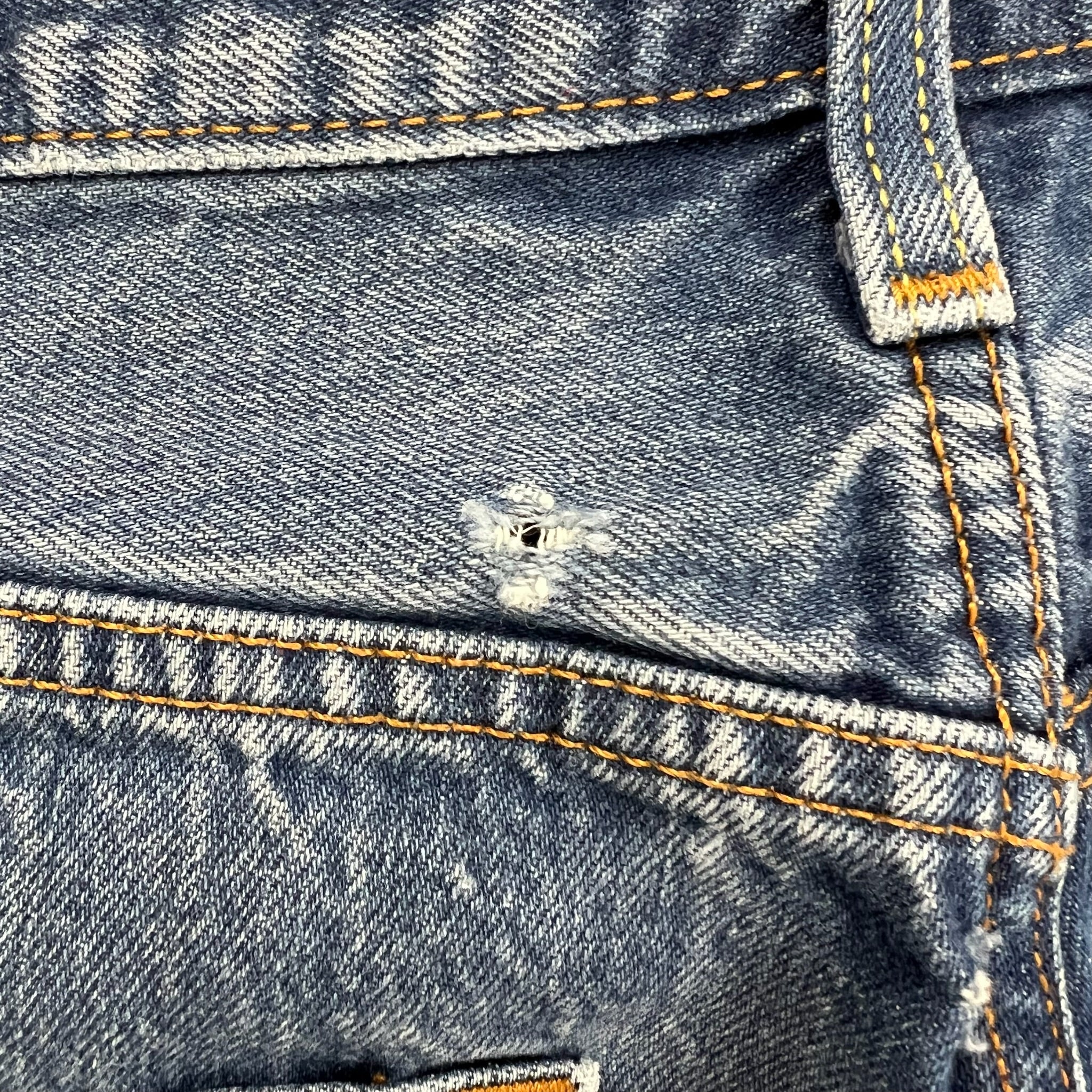 J- Levi's 569 Dark Blue Denim Jorts - W31 - Image 4