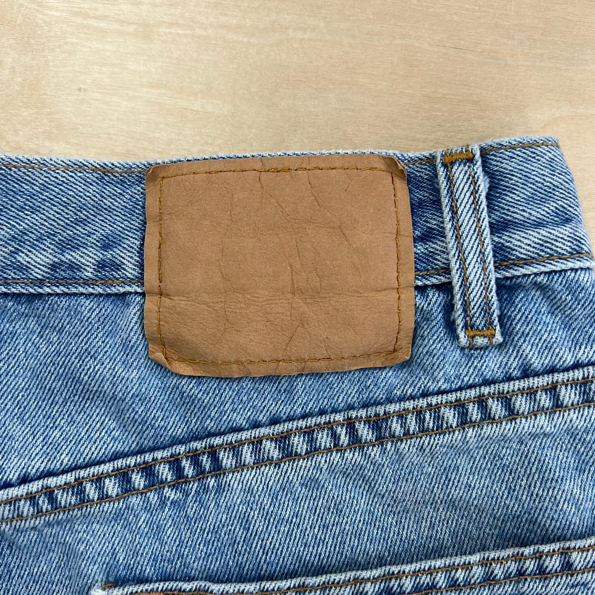 J- Vintage Levi's 550 Light Blue Denim Jorts - W34 - Image 5